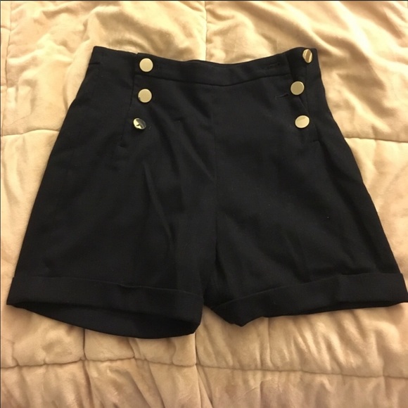 High waisted shorts - Picture 1 of 4